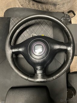 Tříramenný volant Seat. - 2