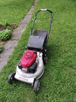 benzínová sekačka HONDA - 2