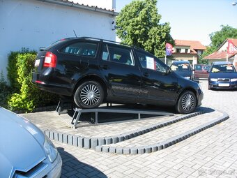 Octavia Combi II 2,0 TDi-103 kW, 134.000,-Kč - 2