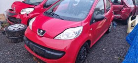 Prodám náhradní díly na Peugeot 107 1.0i - 2