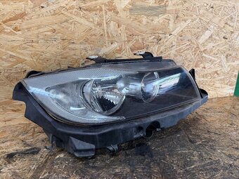 PRAVÉ PŘEDNÍ HALOGENOVÉ SVĚTLO BMW E90 / 91 6942722-07 - 2