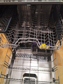 Vestavěná myčka Beko šířka 60cm funkční - 2