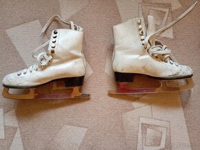 dívčíí brusle 33 - 2