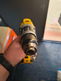 Aku příklepová vrtačka dewalt dcd796 - 2