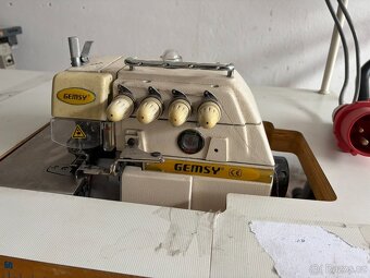 Průmyslový šicí stroj / Overlock GEMSY GEM747F - 2