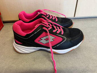 Sálové boty Lotto velikost 37 - 2