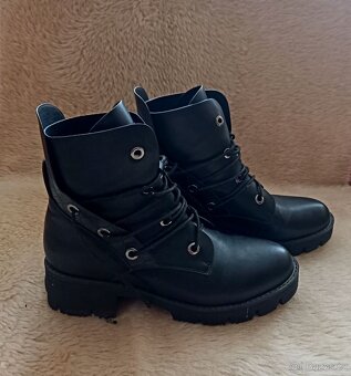 Kotníkové šněrovací boty - 2