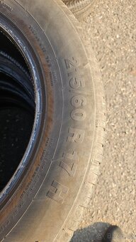 215/60R17 - 2