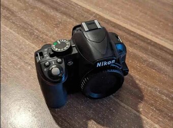 Nikon D3100 + příslušenství - 2