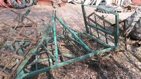 Čtyřdílné traktorové skládací polotěžké brány, záběr 3,8 m - 2