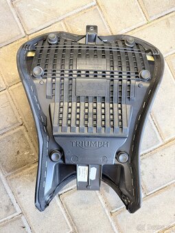 Sedlo TRIUMPH STREET TRIPLE 765 R 2017 - 2019 - 2