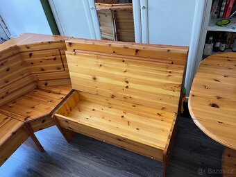 Dřevěná lavice se stolem - 2