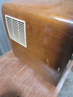 Nabízím starou televizi Tesla Ametyst 406U. Netestováno. Pro - 2