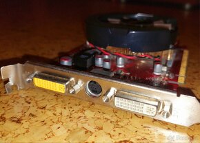 Asus grafická karta - 2