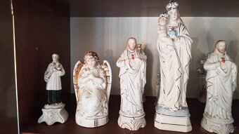 Porcelánové figury,rakev ,a jiné . - 2