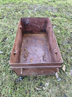 Bedna na baterii Zetor 25 - 2