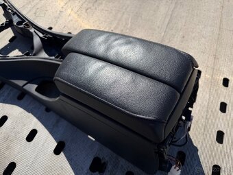 BMW E90/E91 loketní opěrka - 2