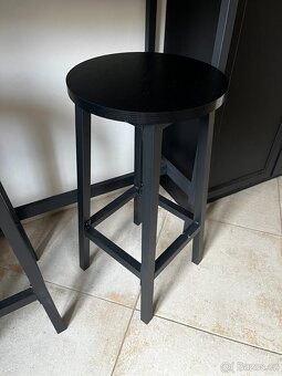 Barový stůl a dvě židle - 2