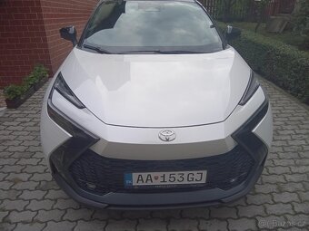 Predám TOYOTU C-HR 1,8 HYBRIB-EXECUTIVE-automat - 2
