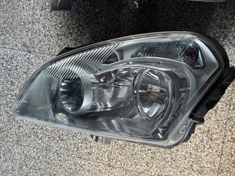 Levé a pravé přední světlo Nissan Qashqai J10 / díly - 2