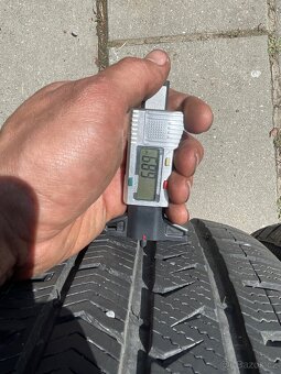 Dvě celoroční pneu Vredestein 215/45/18 - 2