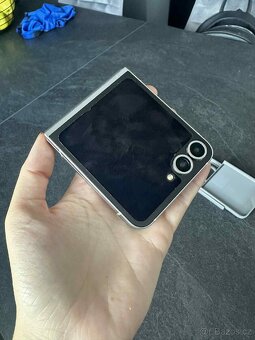 Samsung Galaxy Z Flip 6 - 2