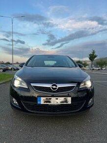 Opel Astra J plná výbava - 2