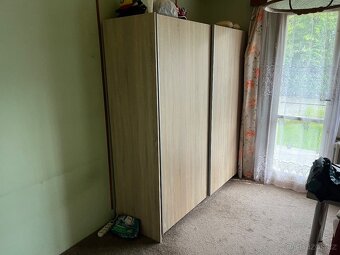 Šatní skříň se zrcadlem - 2