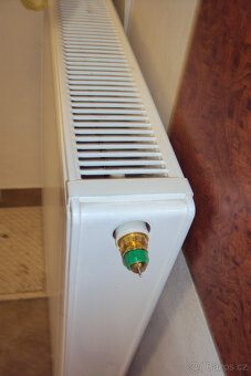 Radiator šířka 80 x výška 90 Korado včetně ventilu - 2