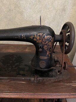 Starozitny sici stroj Singer - 2