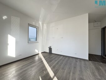 Moderní byt 1+kk 29 m2 s vlastní zahradou a parkovacím stání - 2