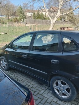 Nissan Almera Tino - 2