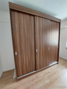 Šatní skříň - 2