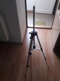 Nový samonivelační laser 4D 16 linek, 2 baterie, Do - 2