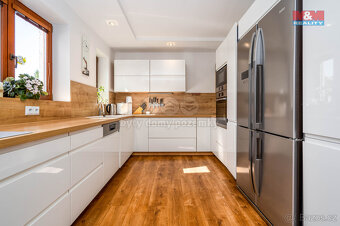 Prodej rodinného domu 5+kk, 194 m², Kounice - 2