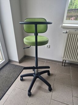 Kadeřnická dětská židle - 2