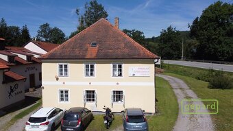 Komerční nemovitost s pozemkem  a bytem - Český Krumlov - Ch - 2