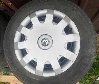 Disky R15 5x100 na slušných letních 195/65 R15 + poklice - 2