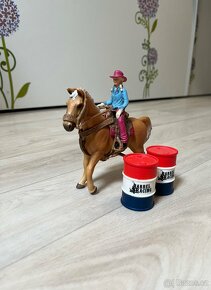Schleich 41417 Osedlaný kůň s kovbojkou - 2