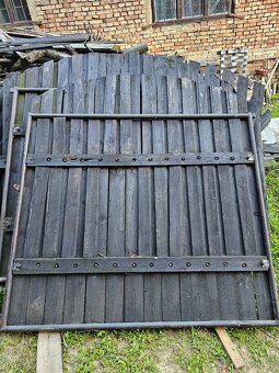 Dvoukřídlá brána délka 2x1,75m x výška 1,5m + zámek - 2