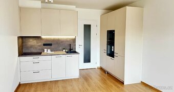 Pronájem bytu 1+kk 37 m² Výstavní, Praha - Háje - 2
