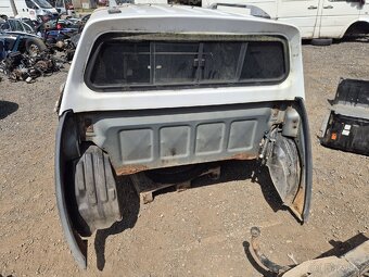 Zbytky dílů Mitsubishi L200 - 2