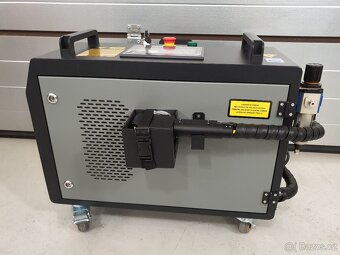 Čistící pulsní laser o výkonu 300W, pulsní energie 5mJ - 2