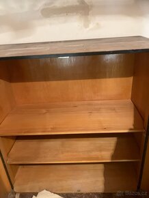 Nižší Starší pokojová skříň - 2