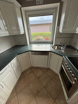 Bílá rustikální kuchyně MIRABEL - 2