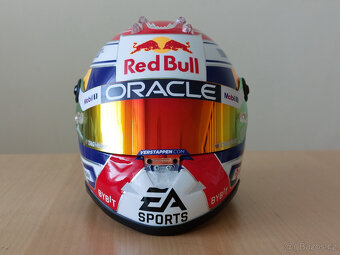 Predám Max Verstappen 2024 Red Bull F1 mini helma 1:2 - 2
