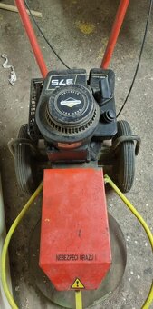 sekačka na trávu - 2