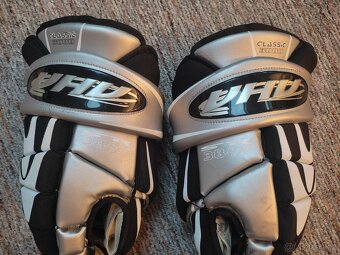 Hokejové rukavice - 2