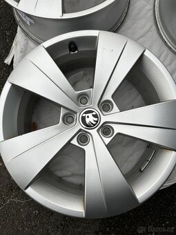 Kola Škoda Superb Triton R17 - 2