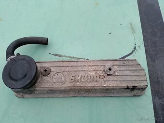 Škoda 135GL 136GL Favorit ventilové víko - 2